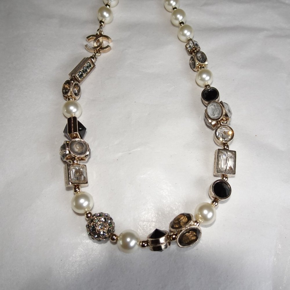 Chanel Pearl Crystal Necklace Vintage - Picture 2 of 14